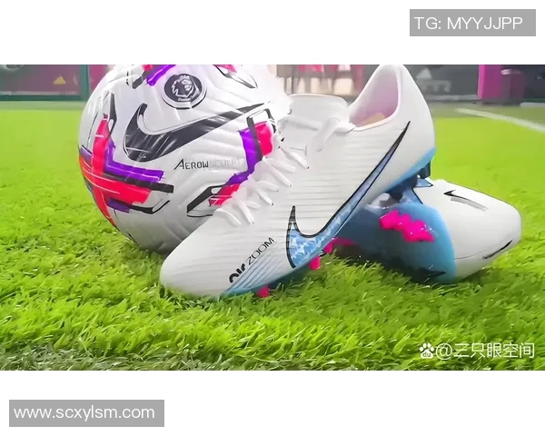 足球明星亲自送鞋给球迷展现真情互动与热爱足球的精神